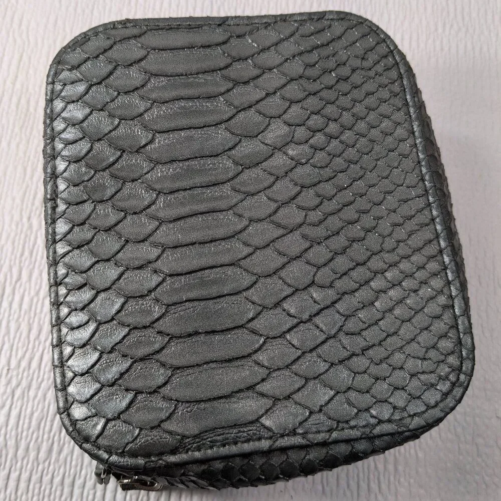Trish McEvoy‎ Makeup Planner binder silver alligator crocodile travel case